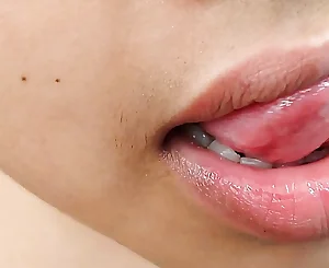 Amrita ki super super-hot lip - ultra-cute