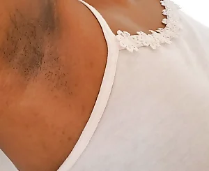 Uber-sexy Underarms Showcasing by Molten Mom of Sri Lanka
